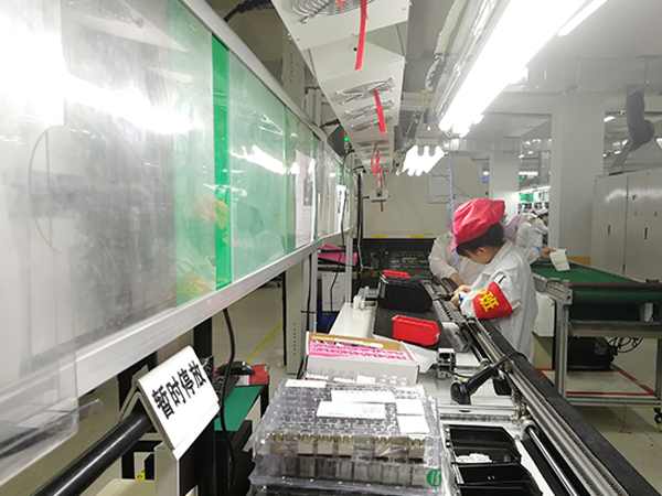 Static electricity removal on the workbench of the assembly workshop