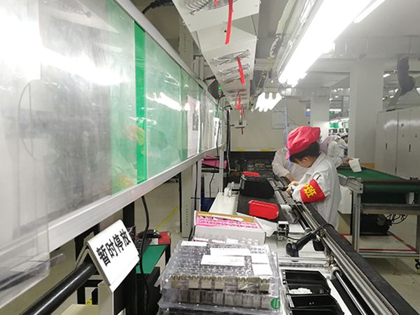 Static electricity removal on the workbench of the assembly workshop