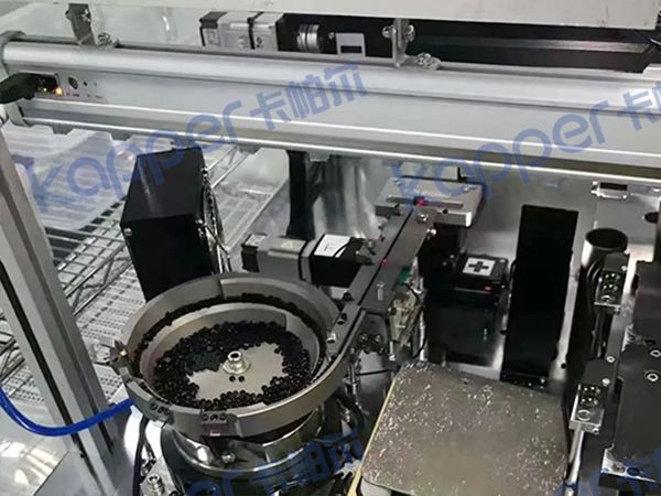 Disk feeder removes static electricity