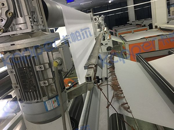 Casting machine removes static electricity